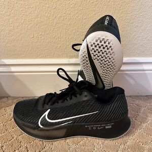 Nike Vapor 11 Tennis/Pickleball Court Shoe - Women’s size 8.5 - Black